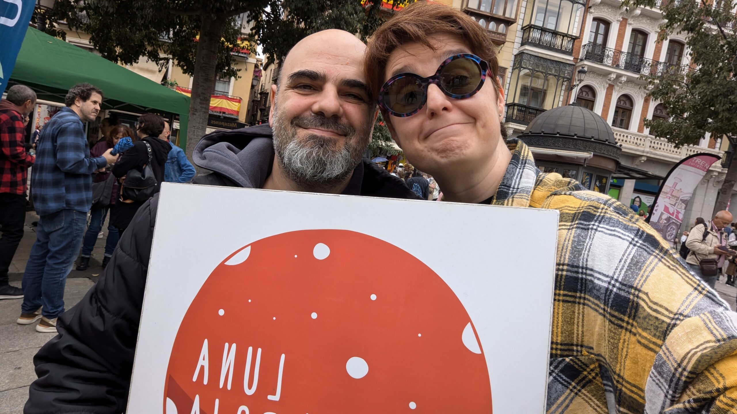 Gustavo y Olivia, los lunáticos, en la Feria del Libro de Toledo.